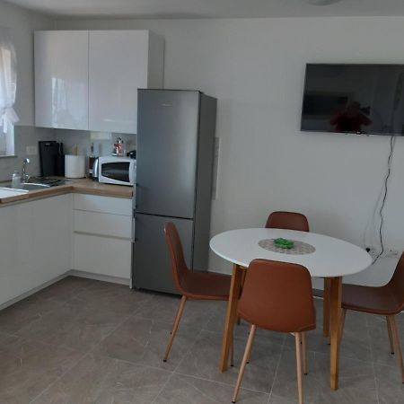 Gita Apartmani Čižići Bagian luar foto