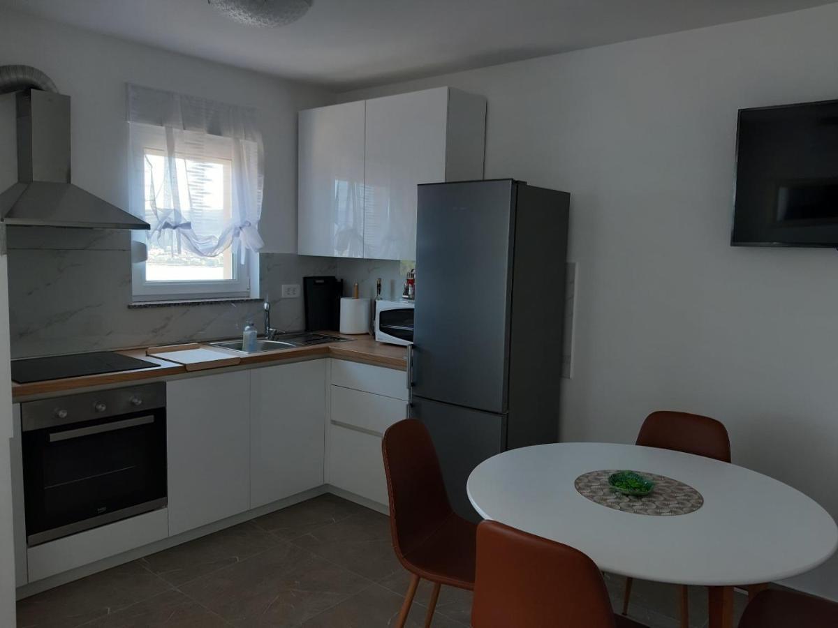 Gita Apartmani Čižići Bagian luar foto