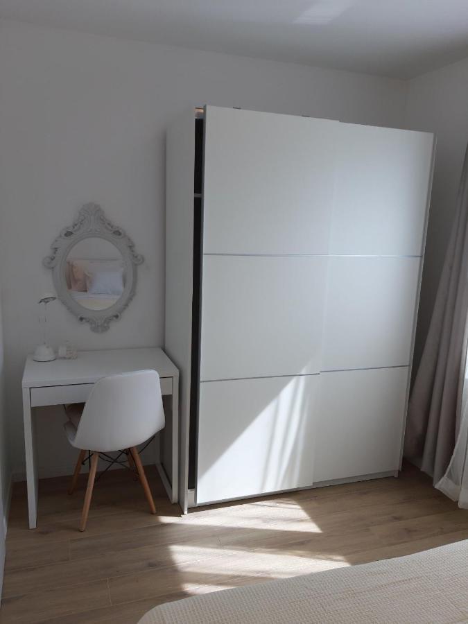 Gita Apartmani Čižići Bagian luar foto