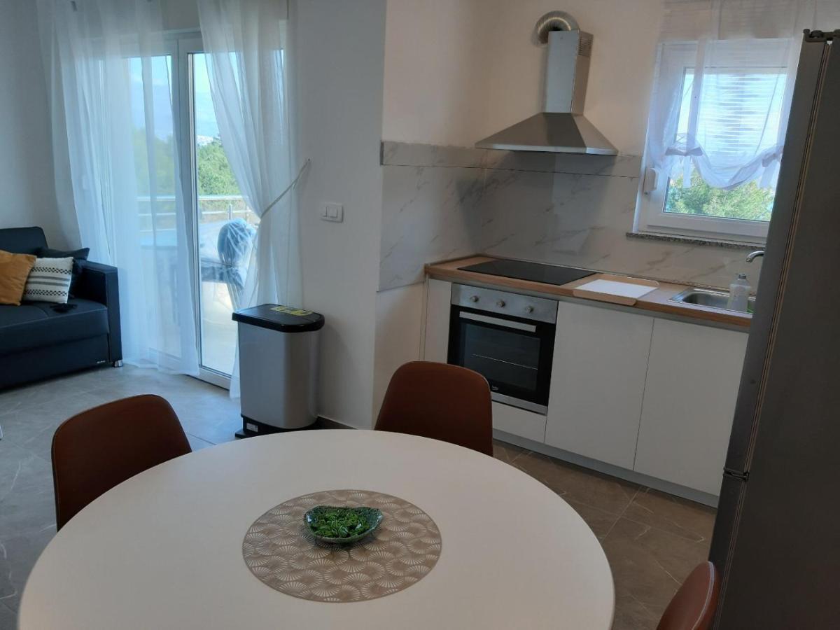 Gita Apartmani Čižići Bagian luar foto