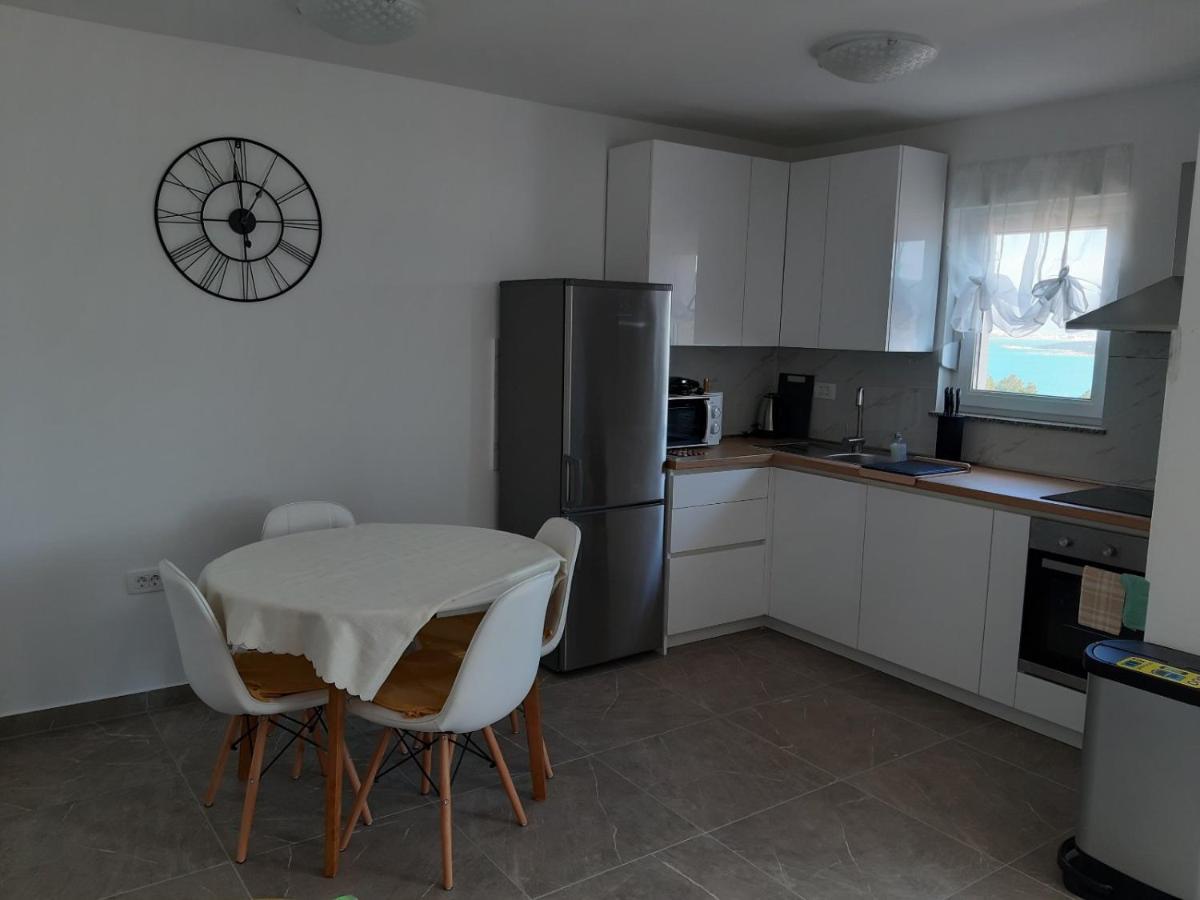 Gita Apartmani Čižići Bagian luar foto