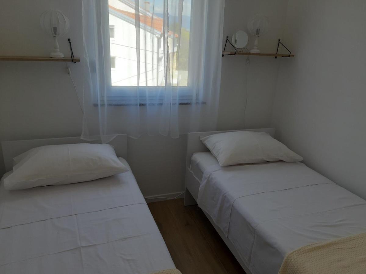 Gita Apartmani Čižići Bagian luar foto